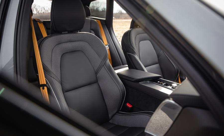 Интерьер Volvo XC60 T8 Polestar Engineered 2019 года  (NA) (фото 26 из 40)